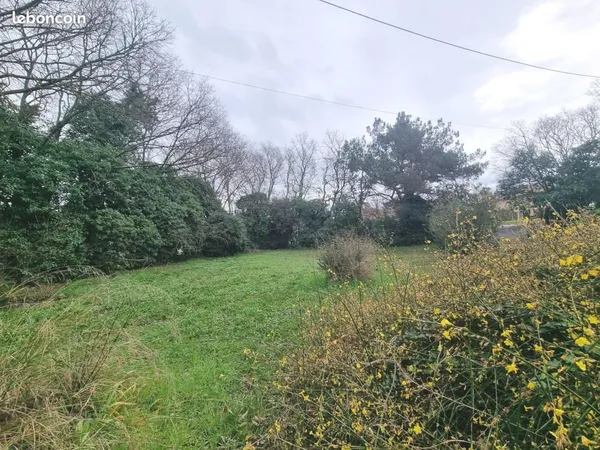 Terrain 627 m² Lauris 
