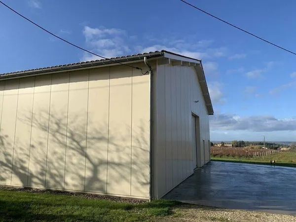 Local d'activité 385 m² 