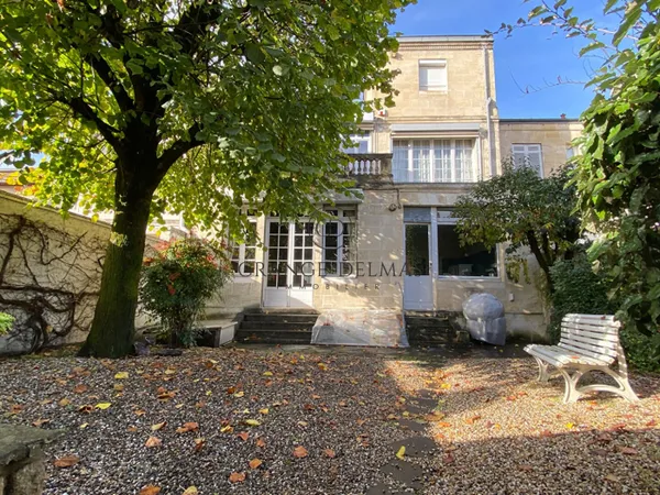 Hôtel Particulier avec jardin et garage - SAINT SEURIN 