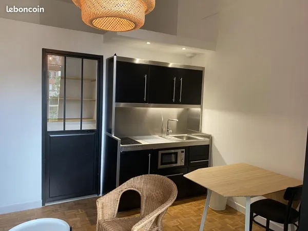 Studio 1 pièce 17 m² 