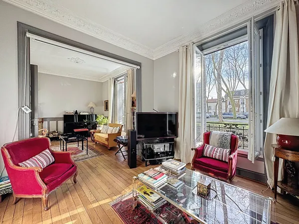 Vends superbe meulière restaurée avec charme, 250m², 10 pièces, 6/7 chambres, jardin et garage 