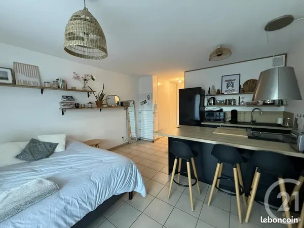Studio 1 pièce 26 m² 