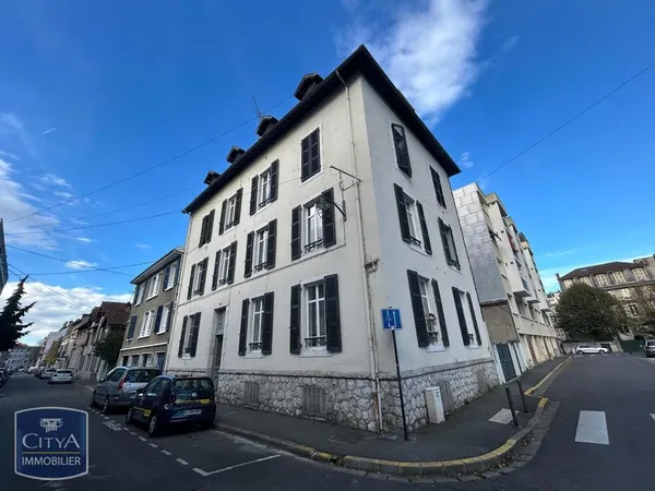 À LOUER : Appartement rénové T2 situé en plein coeur du c.... 