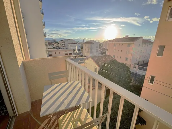 Appartement T2 - proche mer, commerces, parking public 
