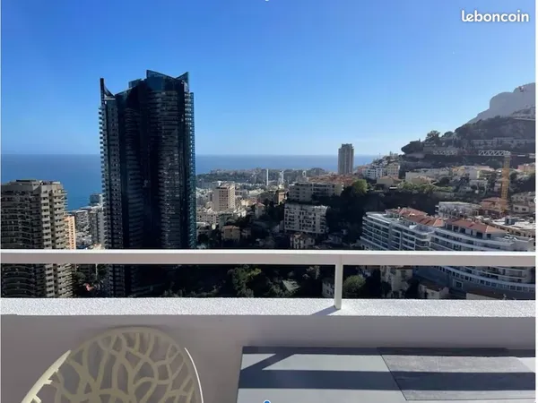 Beausoleil Palace :Type 2 en étage élevé avec Terrasse et Vue Mer 