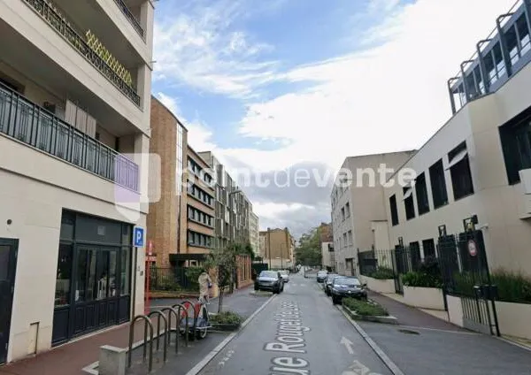 Local commercial 830 m² 