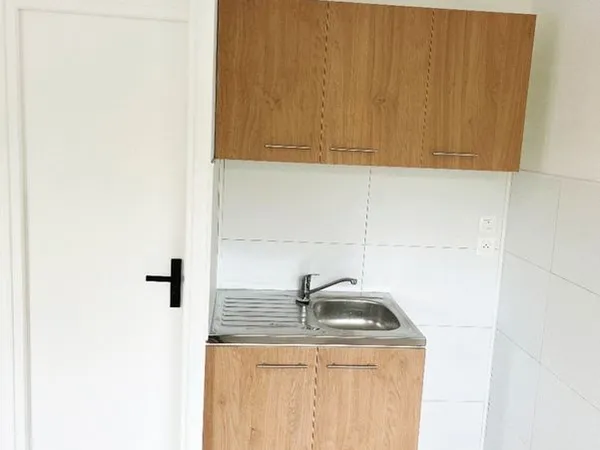 🏡 Studio rénové à louer - Calme et proche gare de Nantes 