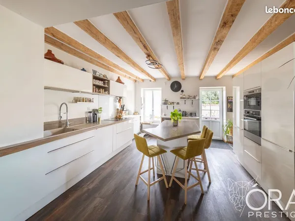 Propriété 10 pièces 214 m² 