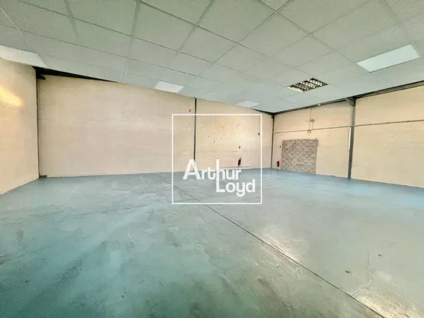 Local d'activité 400 m² 