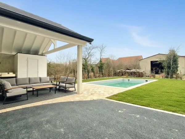 Villa 8 pièces 200 m² 