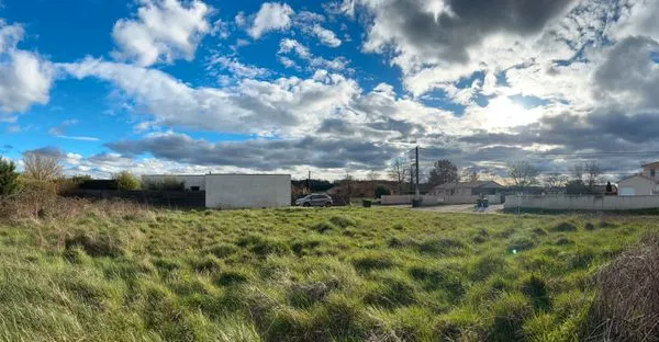 Terrain constructible 1 032 m² - plat - réseaux en bordure - Fonsalce (Saint-Sulpice-la-Pointe) 