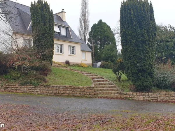 OFFRE DE FIN D'ANNEE belle grande et solide maison aux portes de Landerneau 