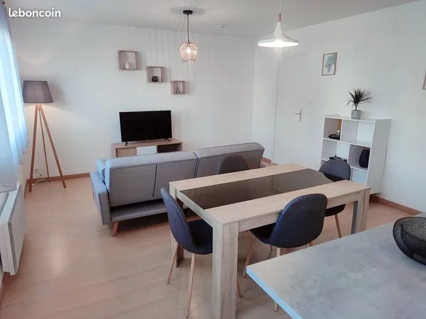 Maison de bourg 76 m² avec terrasse et stationnement 