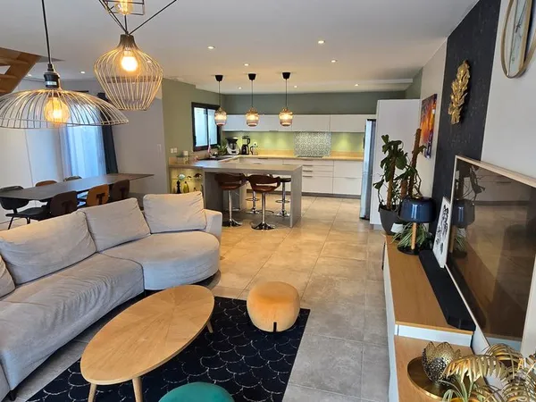 🏡 Maison T4 récente 100 m² - jardin, garage et parking privatifs 
