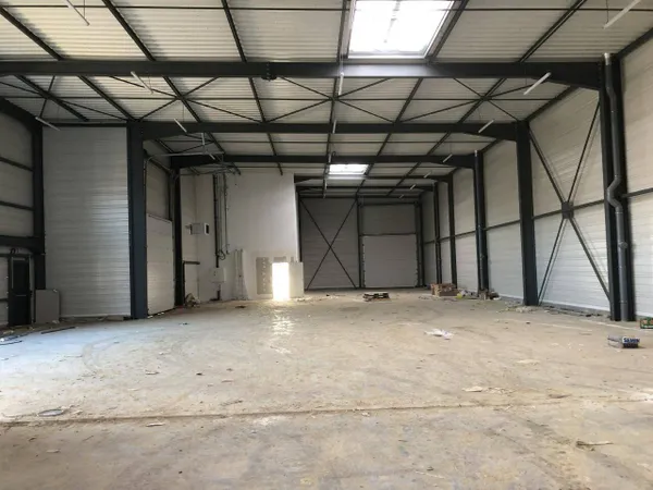Local d'activité 2664 m² 