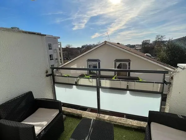 STUDIO MEUBLé RENOVé 23 m2 + BALCON à BORDEAUX 