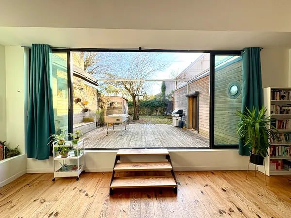BORDEAUX BASTIDE Maison 6 pièces 183 m2 - Jardin et garage 