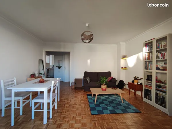 Grande colocation meublée (3 chambres) - 1 chambre disponible - 600 / mois 