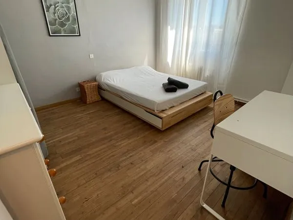 Chambre en colocation / Maison / cholet proche des halles 