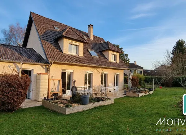 Maison individuelle 7 pièces garage et jardin 