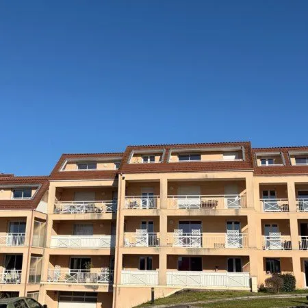 Loue Grand T2 + Terrasse 