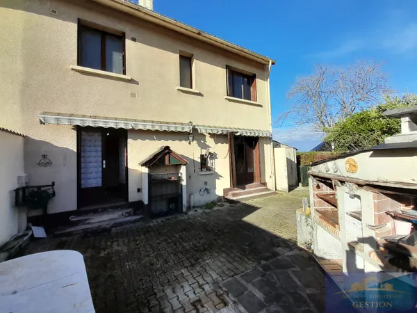 Maison à rénover avec garage et terrain 