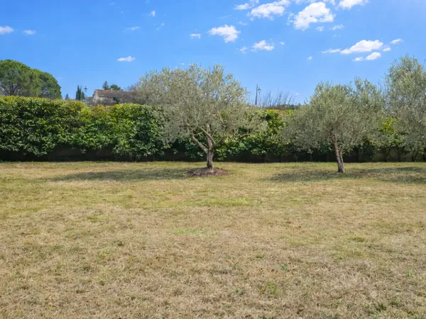 Terrain 637 m² 