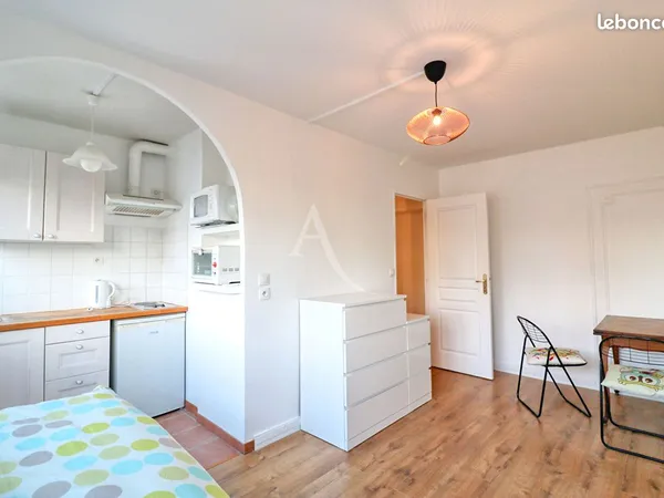 Studio 1 pièce 18 m² 
