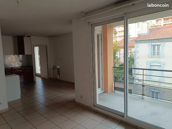T2 récent de 48 m² avec garage et loggia - proche centre-ville 