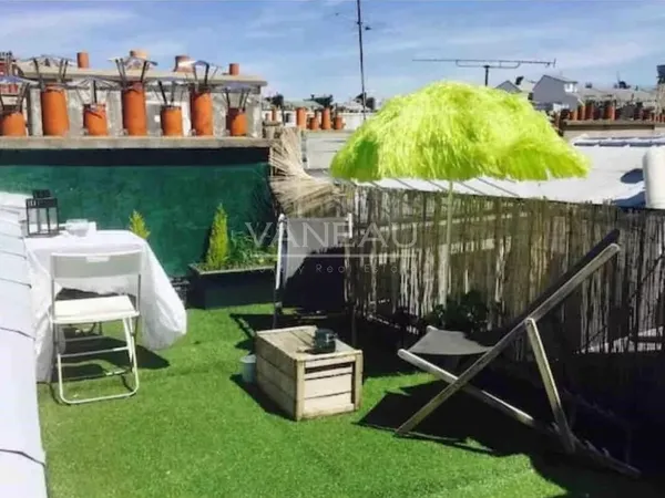 Paris IIe - Montorgueil - Studio dernier étage avec terrasse 
