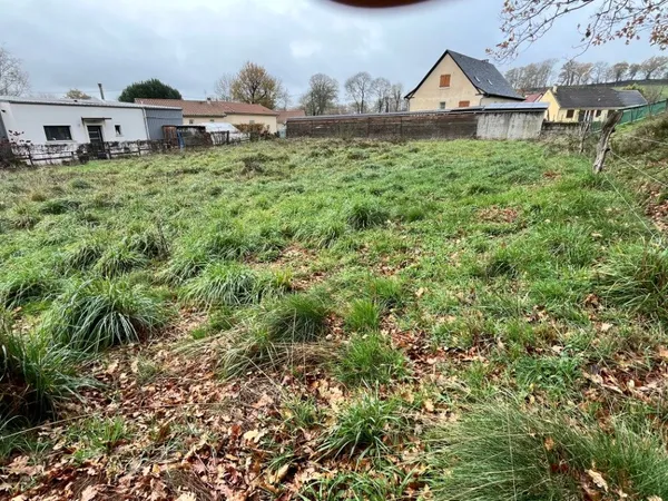Terrain 817 m² 