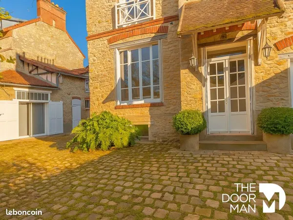 Maison 8 pièces 250 m² 