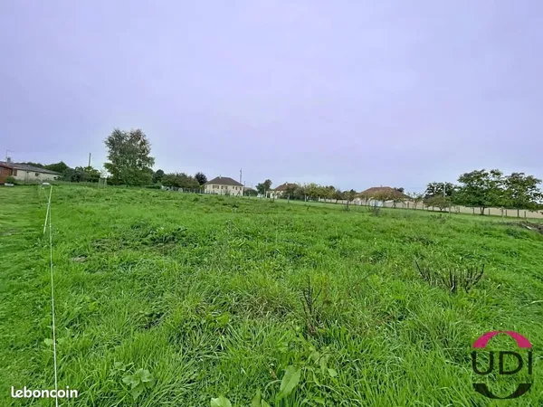 Terrain 1 110 m² Ahun 