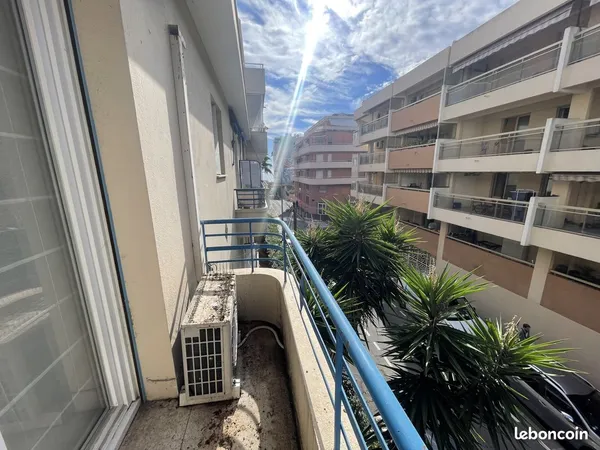Studio 1 pièce 27 m² 