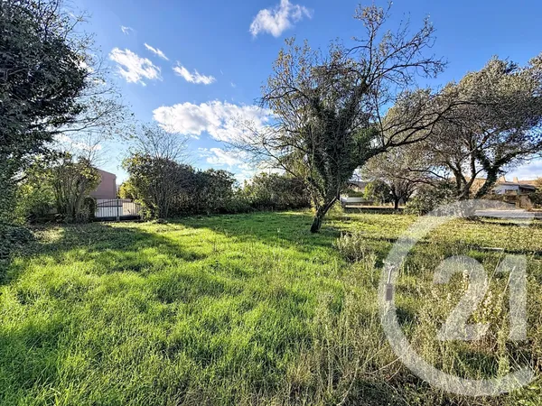 Terrain 785 m² 