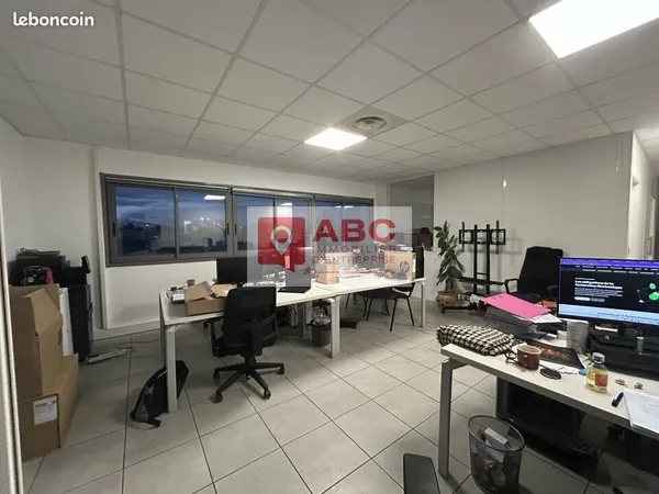 Bureaux 76 m² 