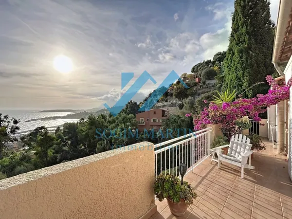 Menton Super Garavan villa avec jardin pleine vue mer 