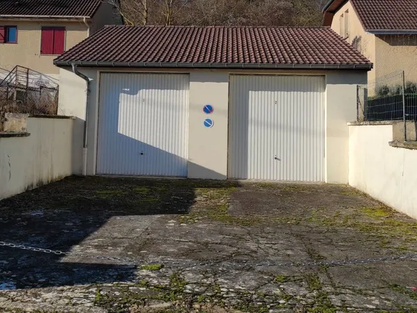Grand garage à louer 