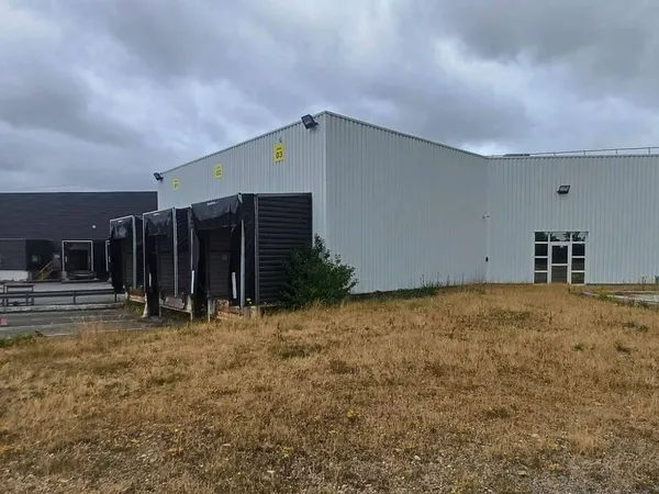 Local d'activité 11800 m² 