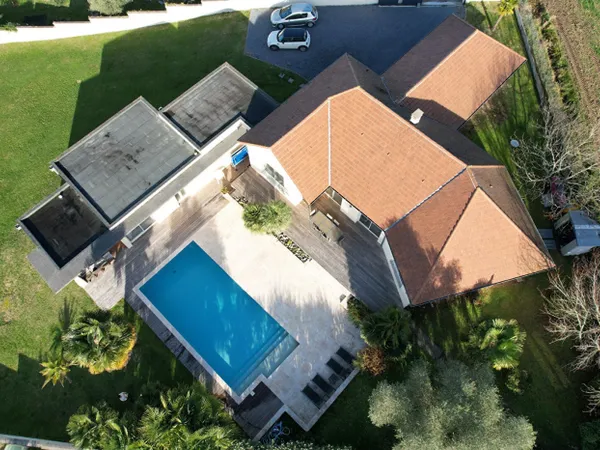 Maison 240 m² au calme - plain-pied avec piscine - vue Pyrénées 