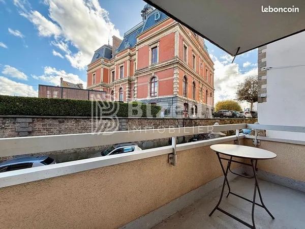 Studio 1 pièce 27 m² 