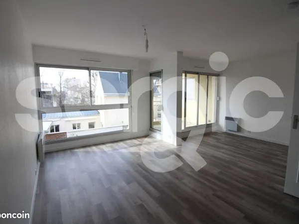 Studio 1 pièce 30 m² 