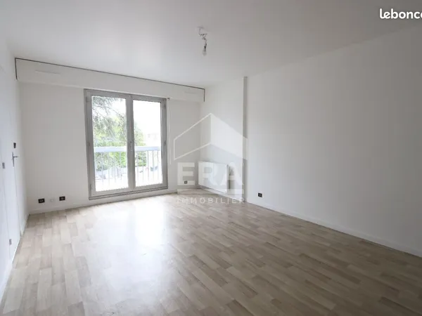 Studio 1 pièce 30 m² 