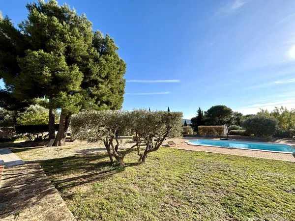 Maison de plain-pied 7 pièces 177 m² 