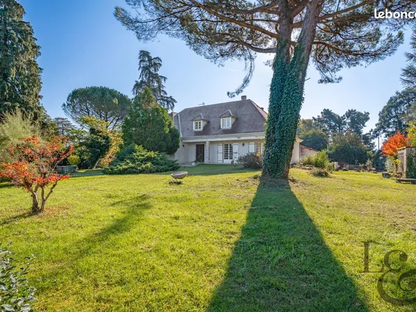 Villa 9 pièces 330 m² 
