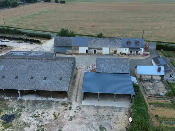Corps de ferme avec maison d'habitation, terrain. 