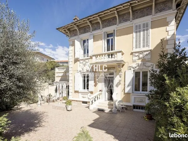 Hotel particulier 11 pièces 200 m² 