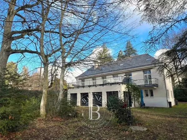 VERNOU-SUR-BRENNE - Propriété confidentielle au coeur d'un parc a 
