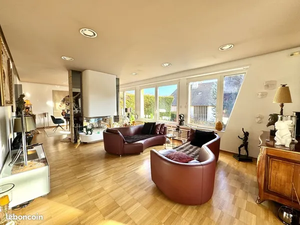 Propriété 5 pièces 212 m² 