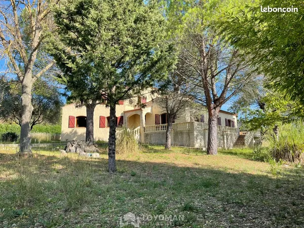 Propriété 5 pièces 206 m² 